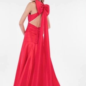 Terani Couture BLACK BOW TRAIN GOWN Brand New SIZE 8